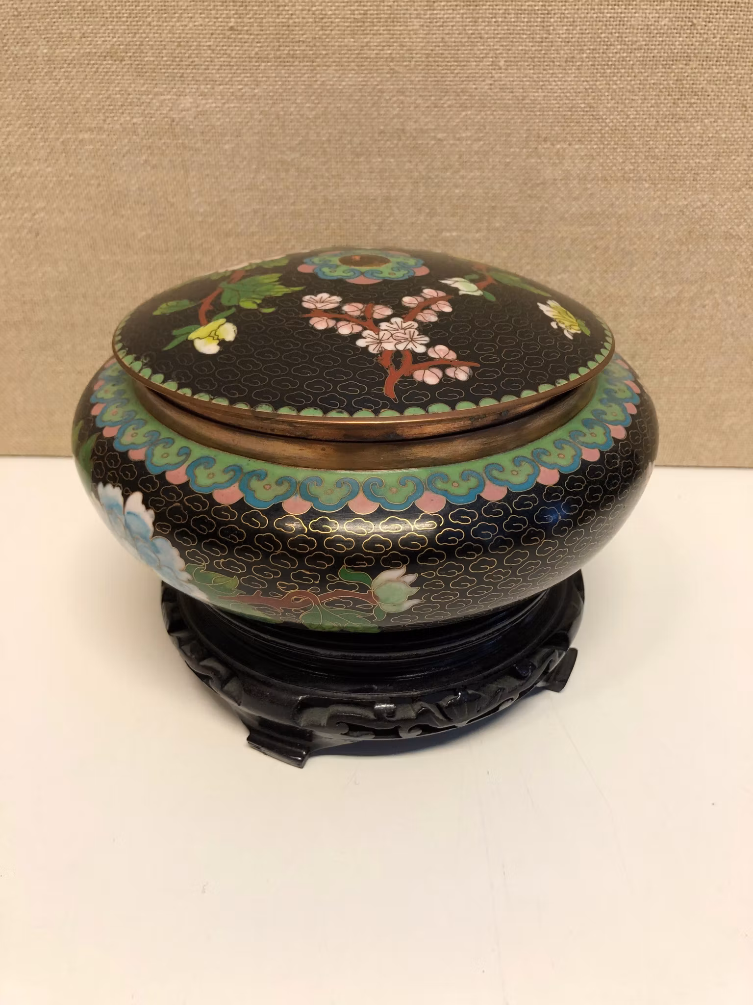 LOCKSKÅL, metall, Cloisonné, Kina , 1900-talets andra hälft.