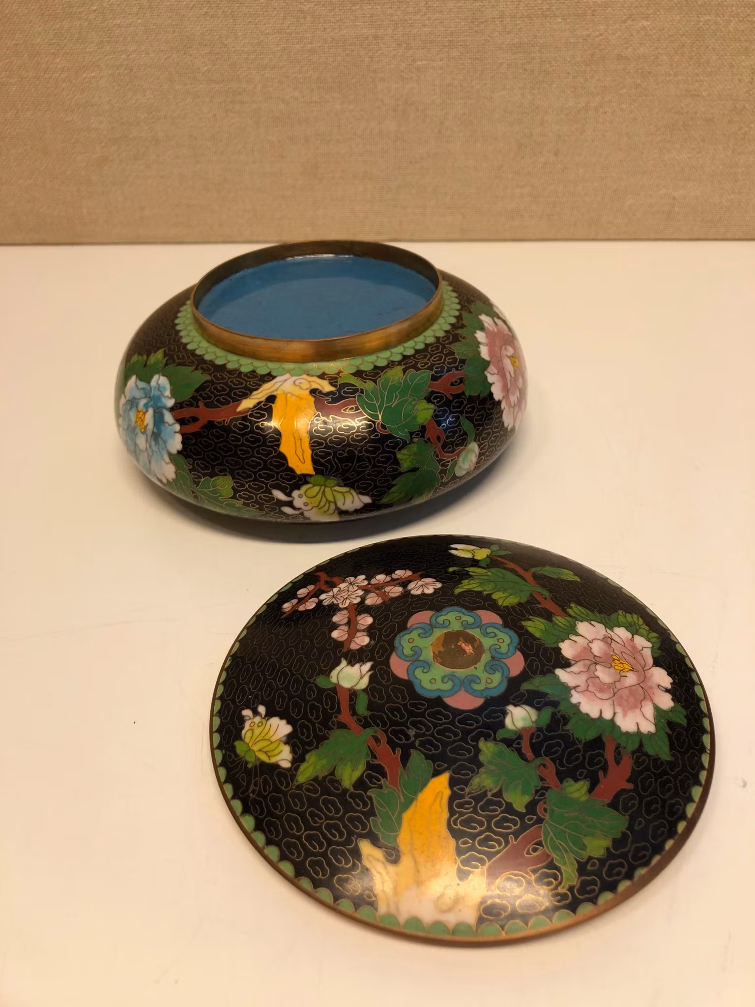 LOCKSKÅL, metall, Cloisonné, Kina , 1900-talets andra hälft.