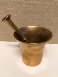 MORTEL MED STÖT, mässing, Anna Brundell 1922.