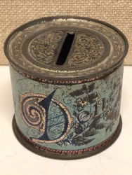 PLÅTBURK, sparbössa,  "Den som spar han har", 1900-talets början.