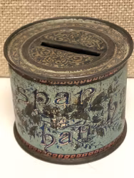 PLÅTBURK, sparbössa,  "Den som spar han har", 1900-talets början.