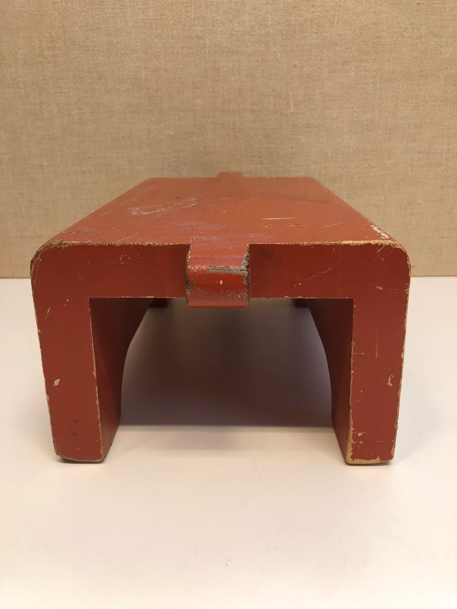 PALL, bemålad furu, formad som en sköldpadda, 1950-tal.