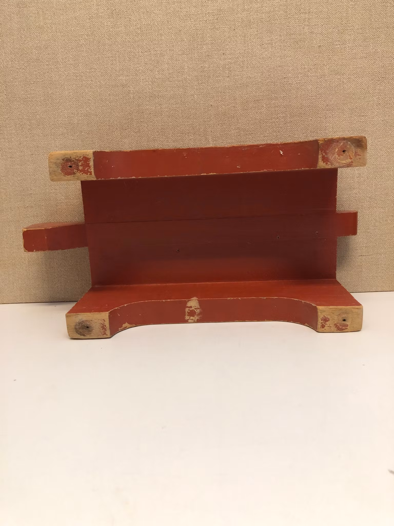 PALL, bemålad furu, formad som en sköldpadda, 1950-tal.