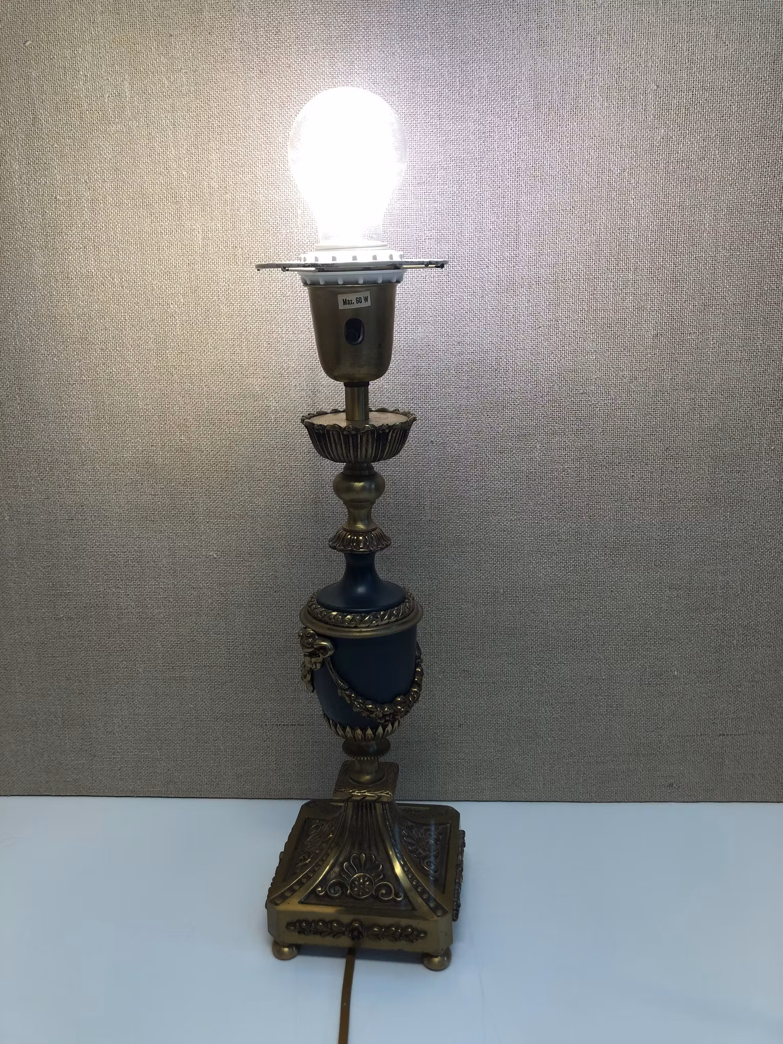 EINAR BÄCKSTRÖM. Bordslampa, modell 5656, mässing, empirestil, Malmö, 1900-tal..