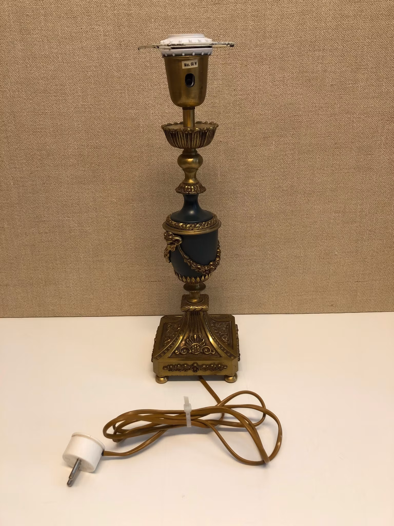 EINAR BÄCKSTRÖM. Bordslampa, modell 5656, mässing, empirestil, Malmö, 1900-tal..