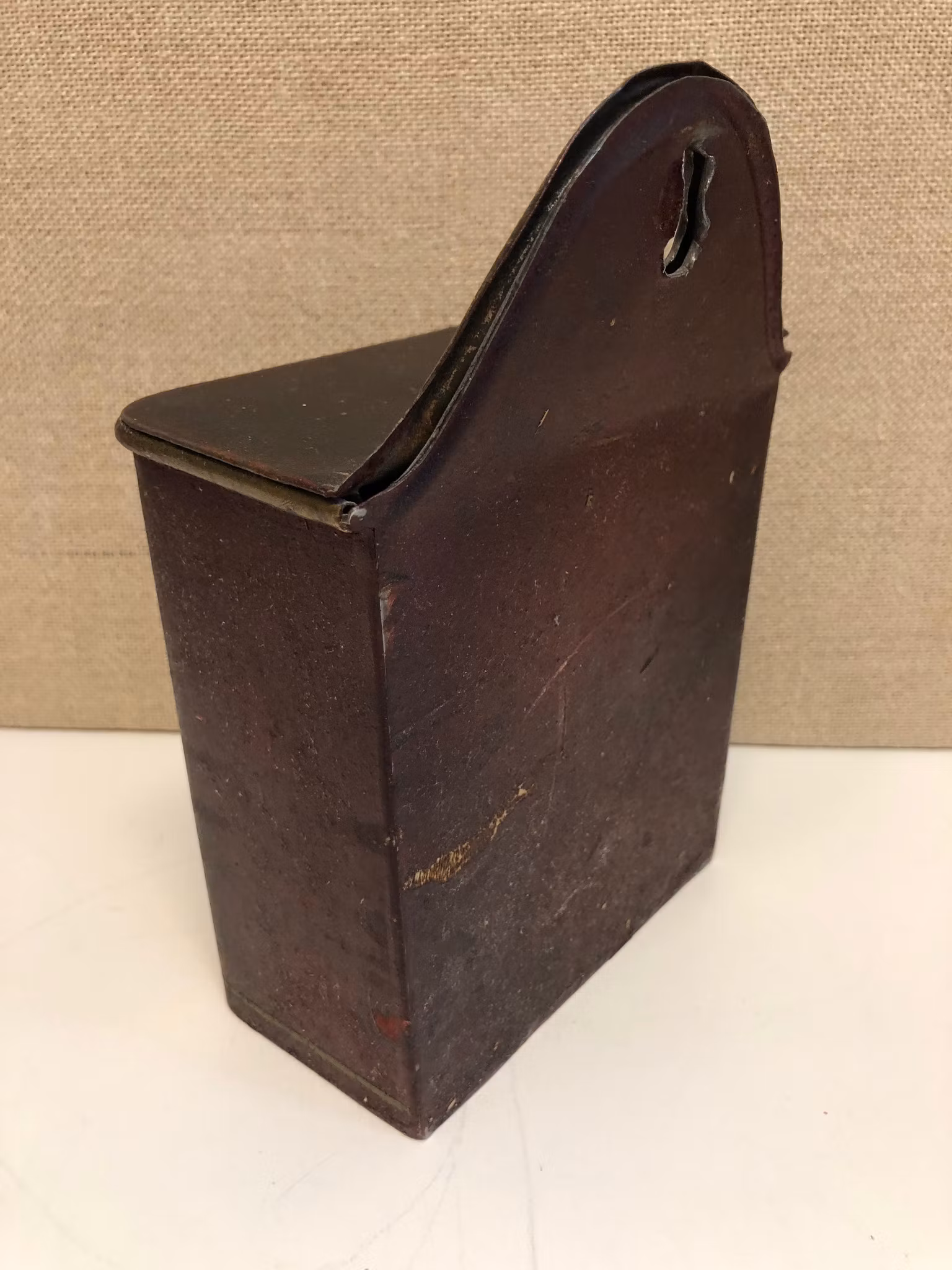 INSAMLINGSBÖSSA, metall, "Gif en slant till de fattiga", 1900-talets början.