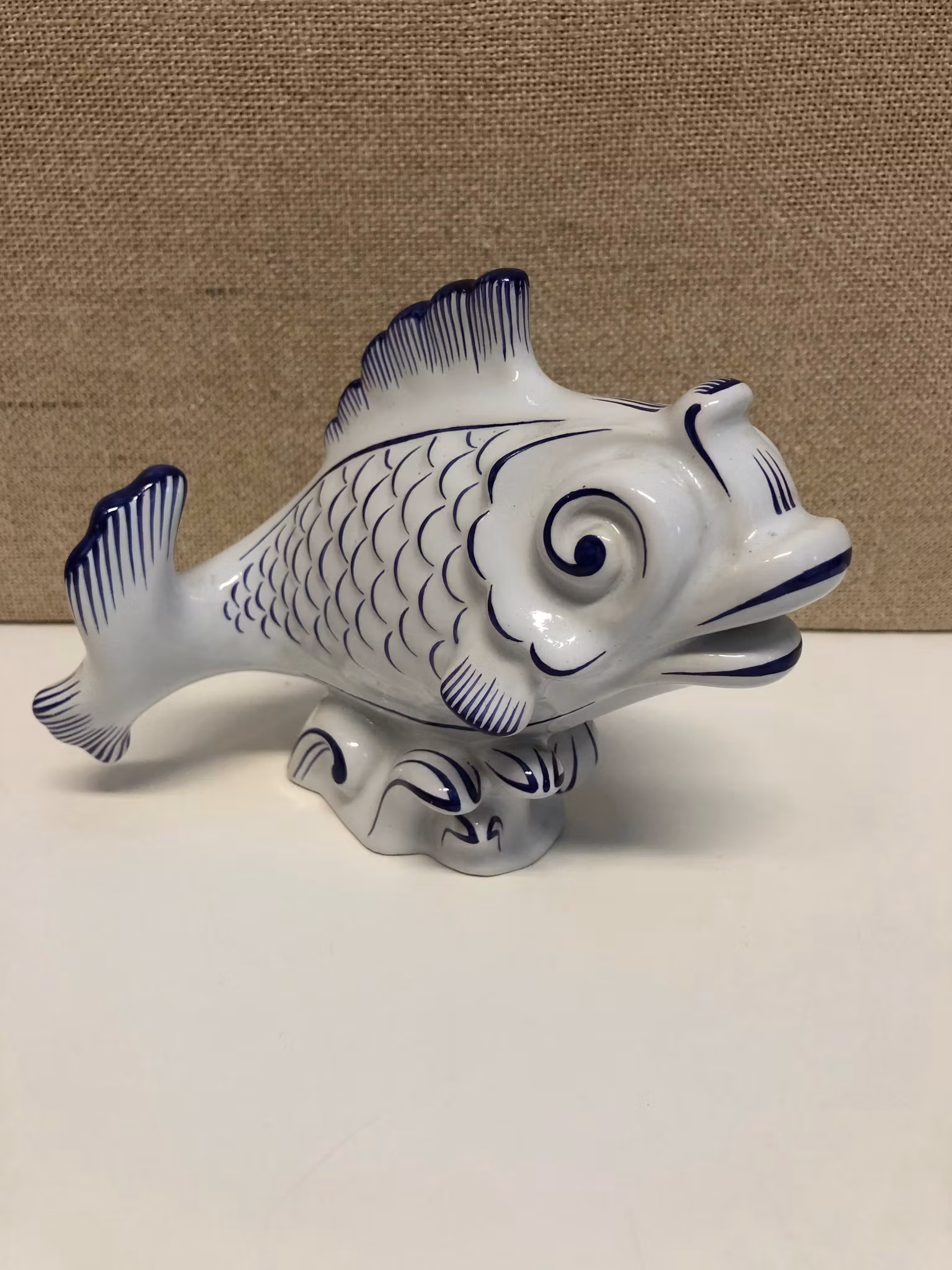 FIGURIN, glaserat stengods, "Karp", AL,  Rörstrand, 1900-talets andra kvartal.