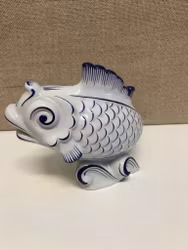 FIGURIN, glaserat stengods, "Karp", AL,  Rörstrand, 1900-talets andra kvartal.