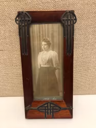 FOTOGRAFIRAM, trä/glas/metall, Jugend, 1900-talets början.