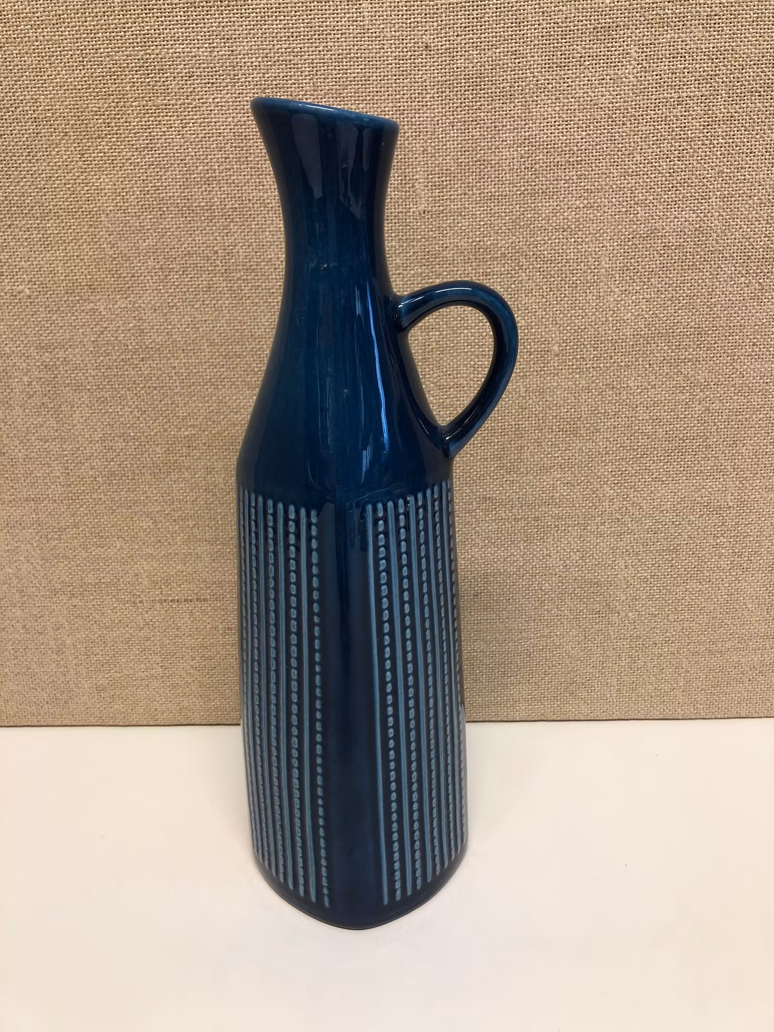 GUNNAR NYLUND. Hänkelvas, blåglaserat stengods, Rörstrand.