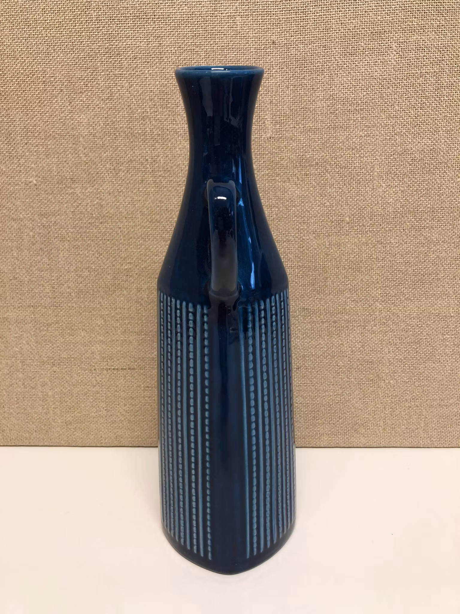 GUNNAR NYLUND. Hänkelvas, blåglaserat stengods, Rörstrand.