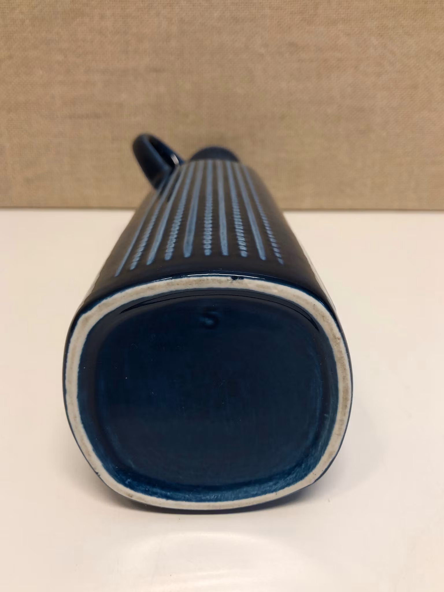 GUNNAR NYLUND. Hänkelvas, blåglaserat stengods, Rörstrand.