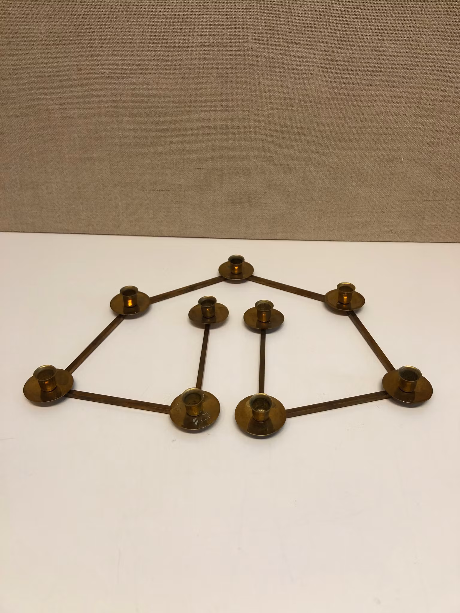 LARS HOLMSTRÖM, LJUSSTAKE, mässing, ”Margareta-slingan", 1900-tal.