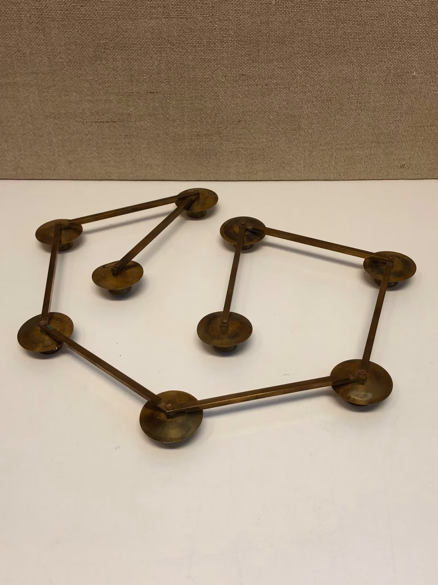 LARS HOLMSTRÖM, LJUSSTAKE, mässing, ”Margareta-slingan", 1900-tal.