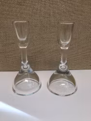 VICKE LINDSTRAND. Ljusstakar, ett par, glas, signerade, Kosta.