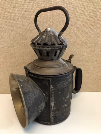 STINSLYKTA, metal, Dahlstedt & Svensson, Stockholm, Sweden, early 20th century.