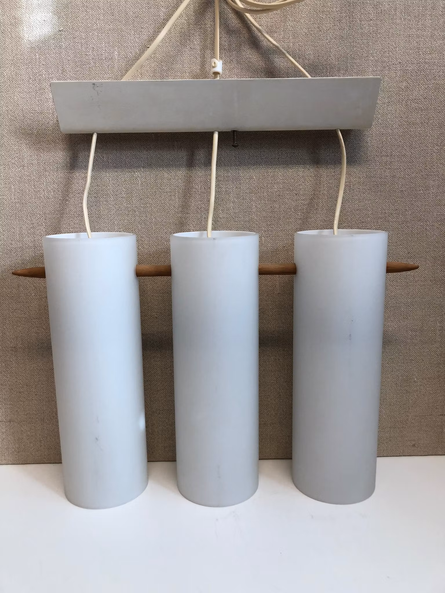 UNO OCH ÖSTEN KRISTIANSSON. Taklampa, glas/trä, modell 538, Luxus, 1960-tal.