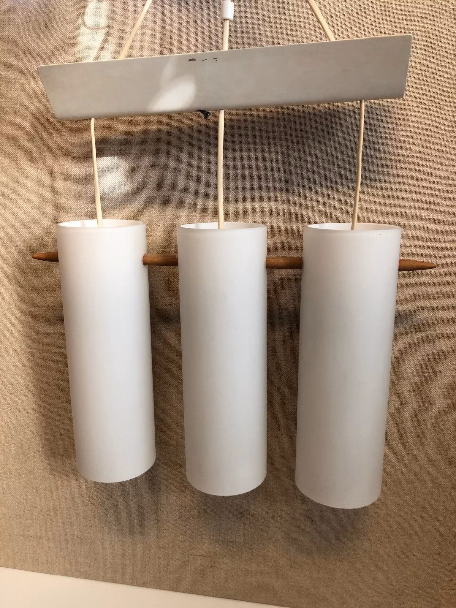 UNO OCH ÖSTEN KRISTIANSSON. Taklampa, glas/trä, modell 538, Luxus, 1960-tal.
