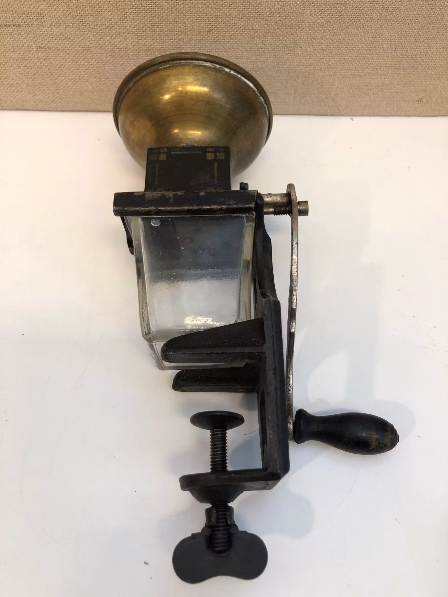 MANDELKVARN, gjutjärn/mässing/glas, CGN, 1900-talets början.