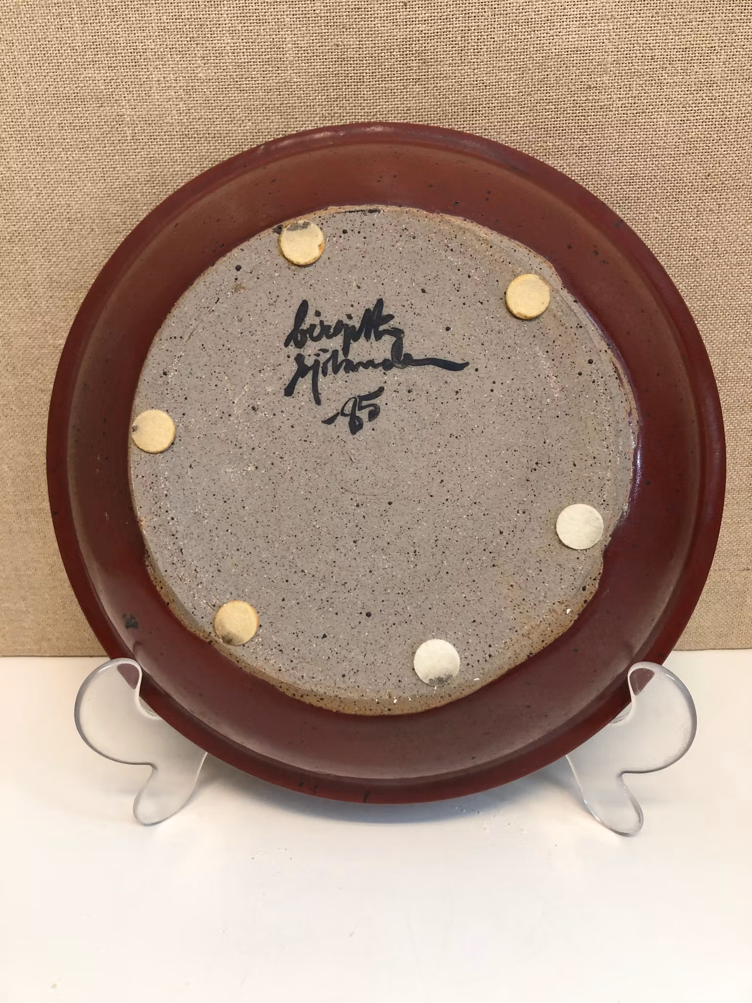 BIRGITTA SJÖLANDER. Fat, keramik, signerad och daterad -85.