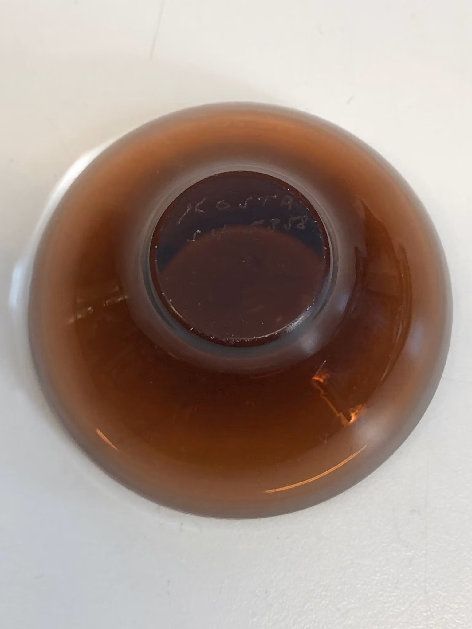 MONA MORALES-SCHILD. Skål, glas, miniatyr, signerad, Kosta.