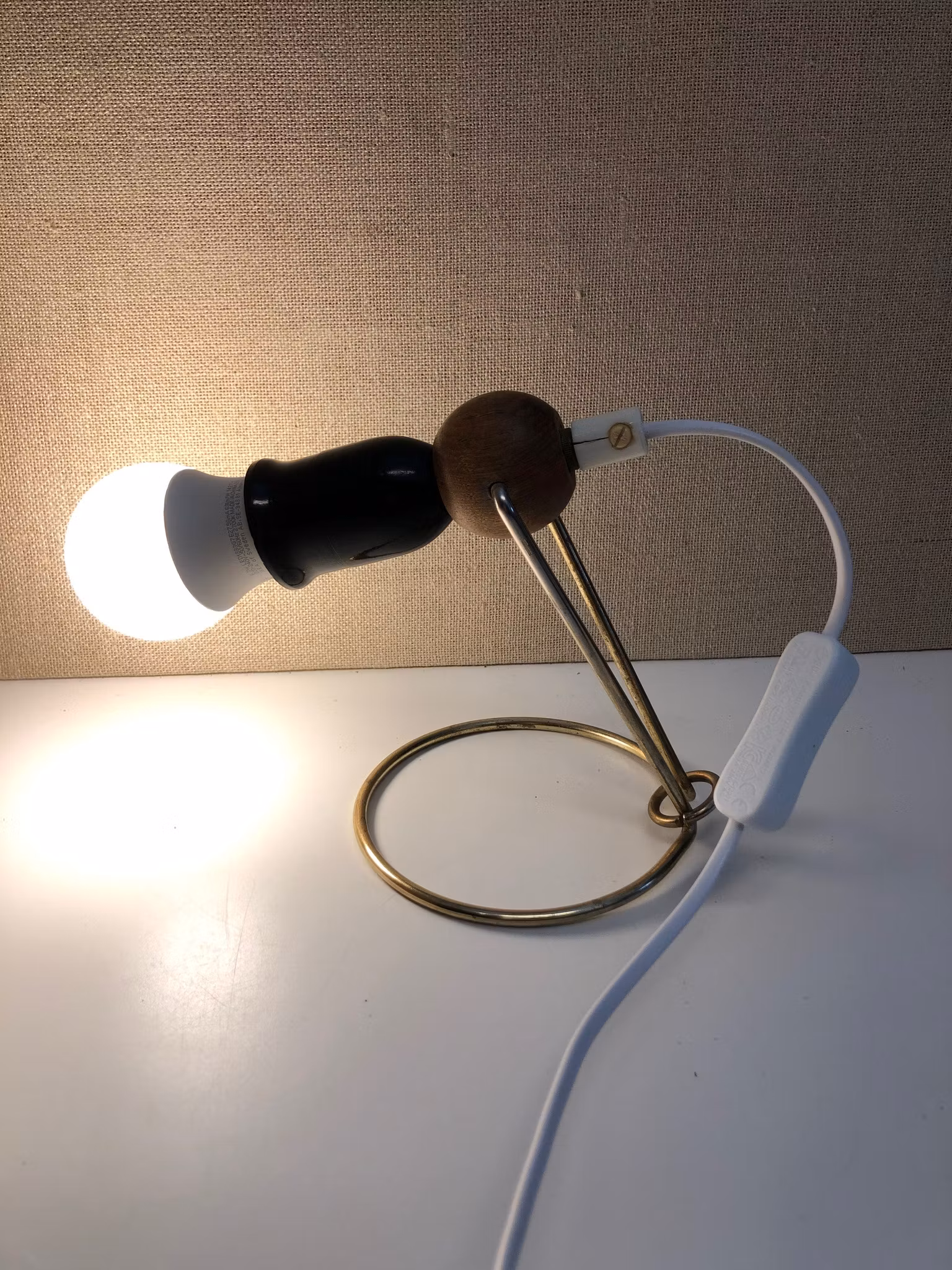 BORDSLAMPA, teak/mässing, GK, 1900-talets mitt.