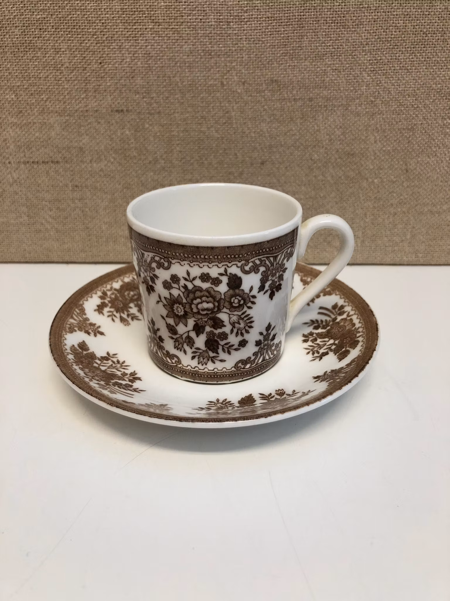 KAFFEKOPP MED FAT, benporslin, "Fasan", Gustavsberg, Sweden.