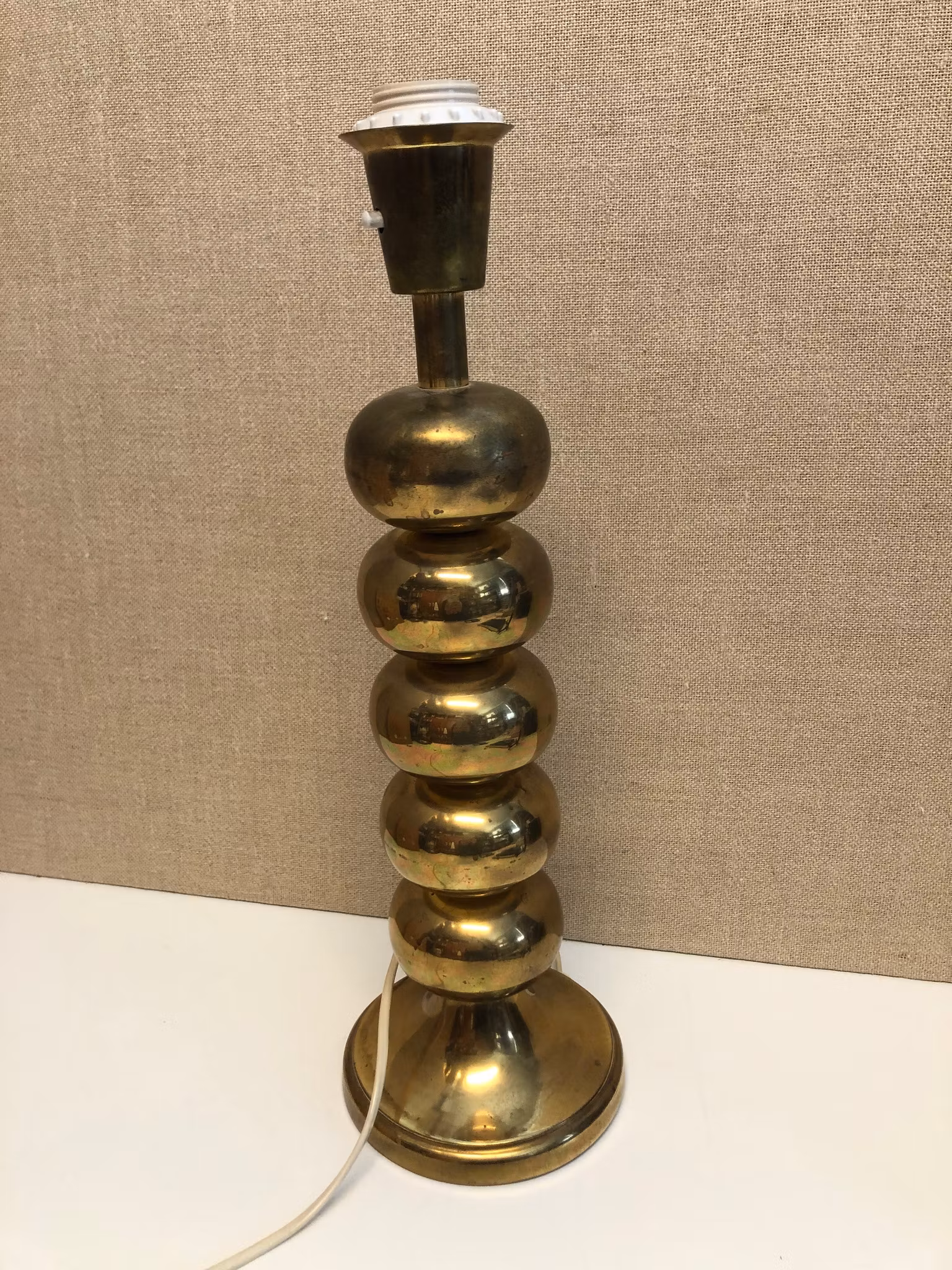 UNO DAHLEN. Bordslampa, mässing, 8805, Aneta Växsjö, Sweden, 1960/70-tal.