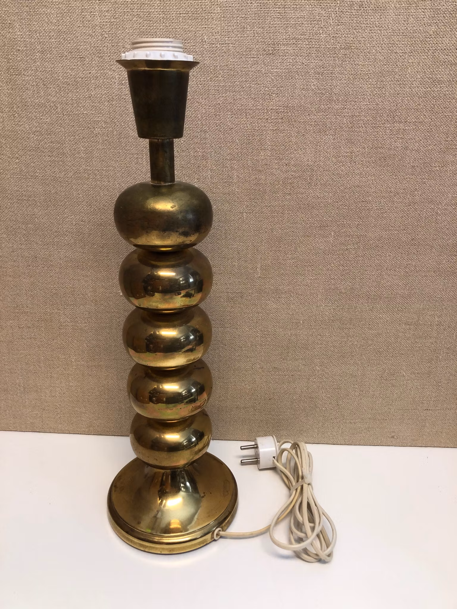 UNO DAHLEN. Bordslampa, mässing, 8805, Aneta Växsjö, Sweden, 1960/70-tal.