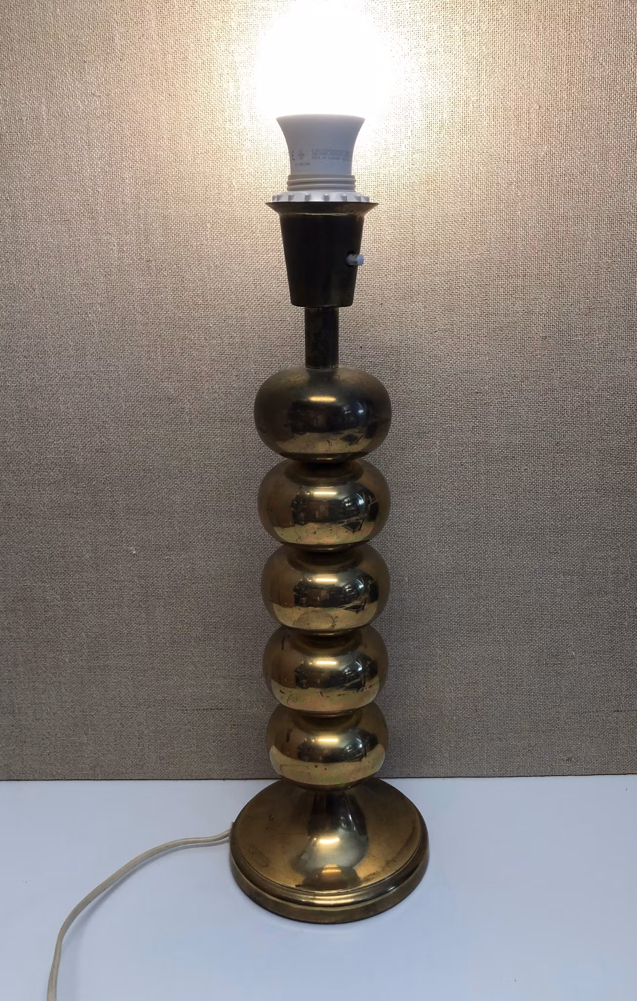 UNO DAHLEN. Bordslampa, mässing, 8805, Aneta Växsjö, Sweden, 1960/70-tal.