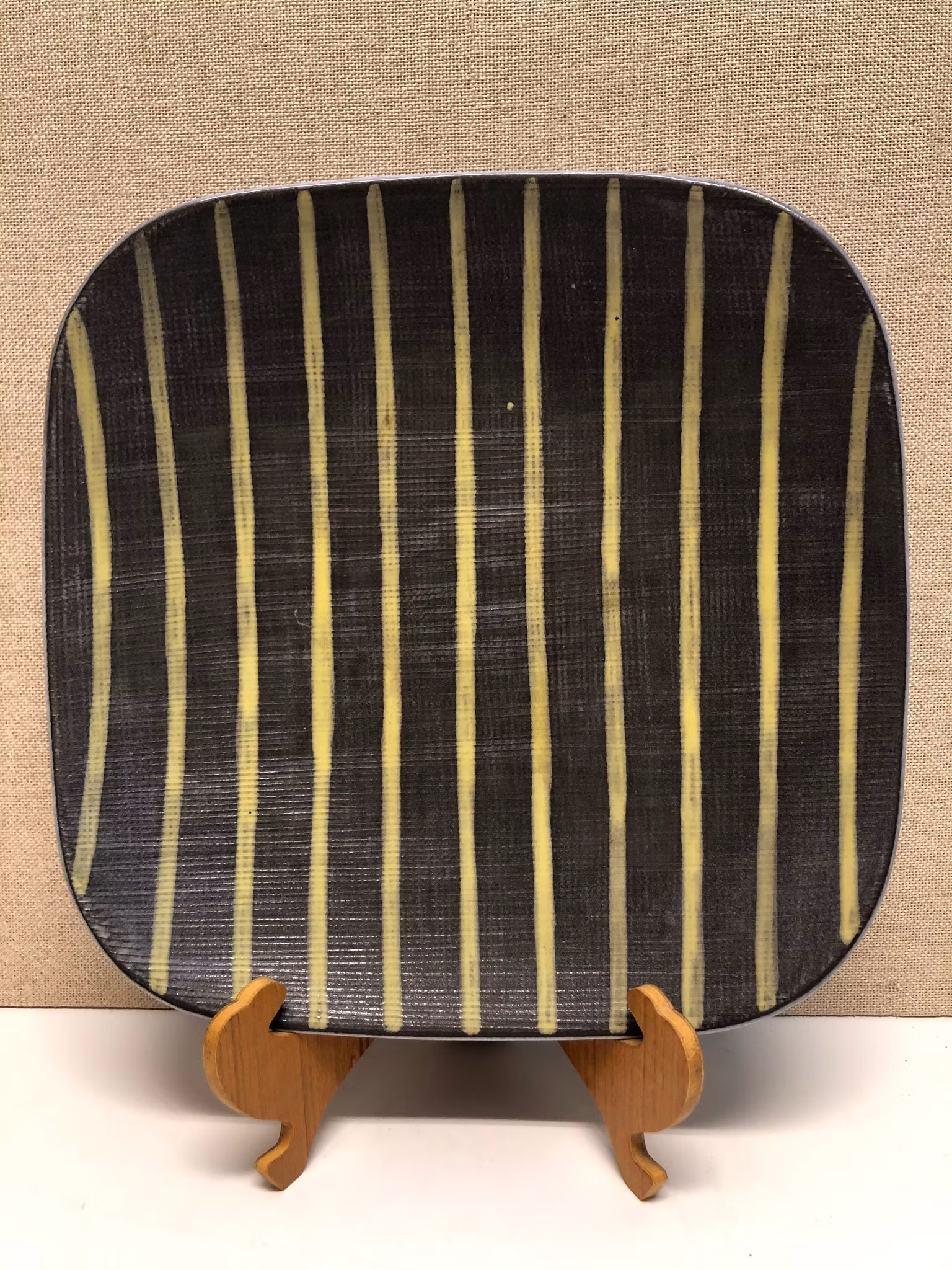 INGRID ATTERBERG. Fat ”Presenta", keramik, 2223, Uppsala Ekeby, 1955-57.