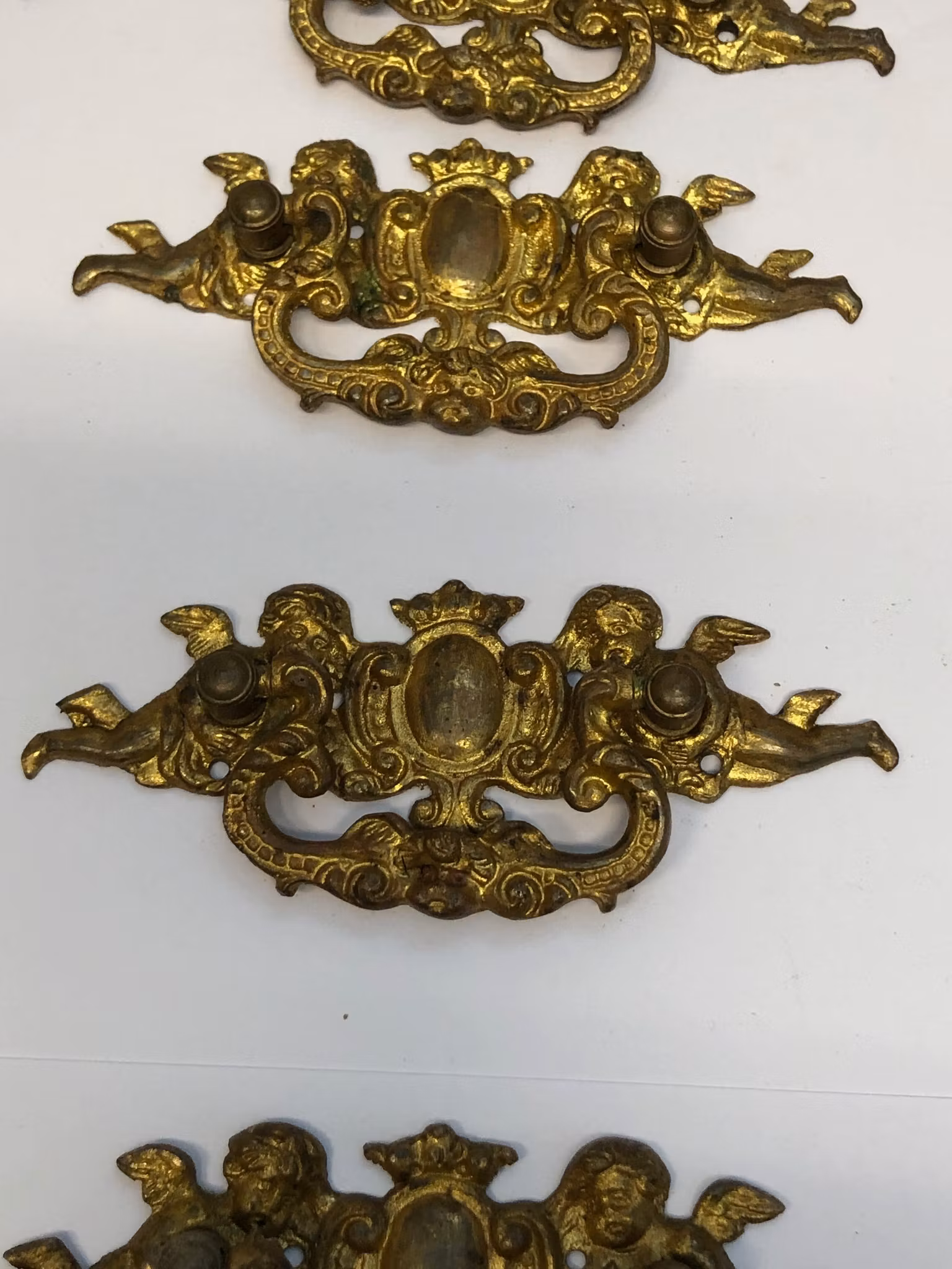 MÖBELBESLAG 13 st. förgylld mässing, nyrenässans, 1800-talets slut.