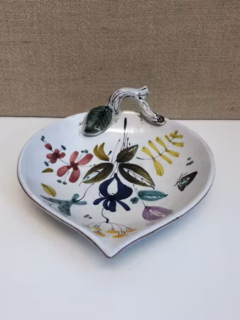STIG LINDBERG. Dish, faience, Gustavsberg.
