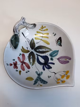 STIG LINDBERG. Dish, faience, Gustavsberg.