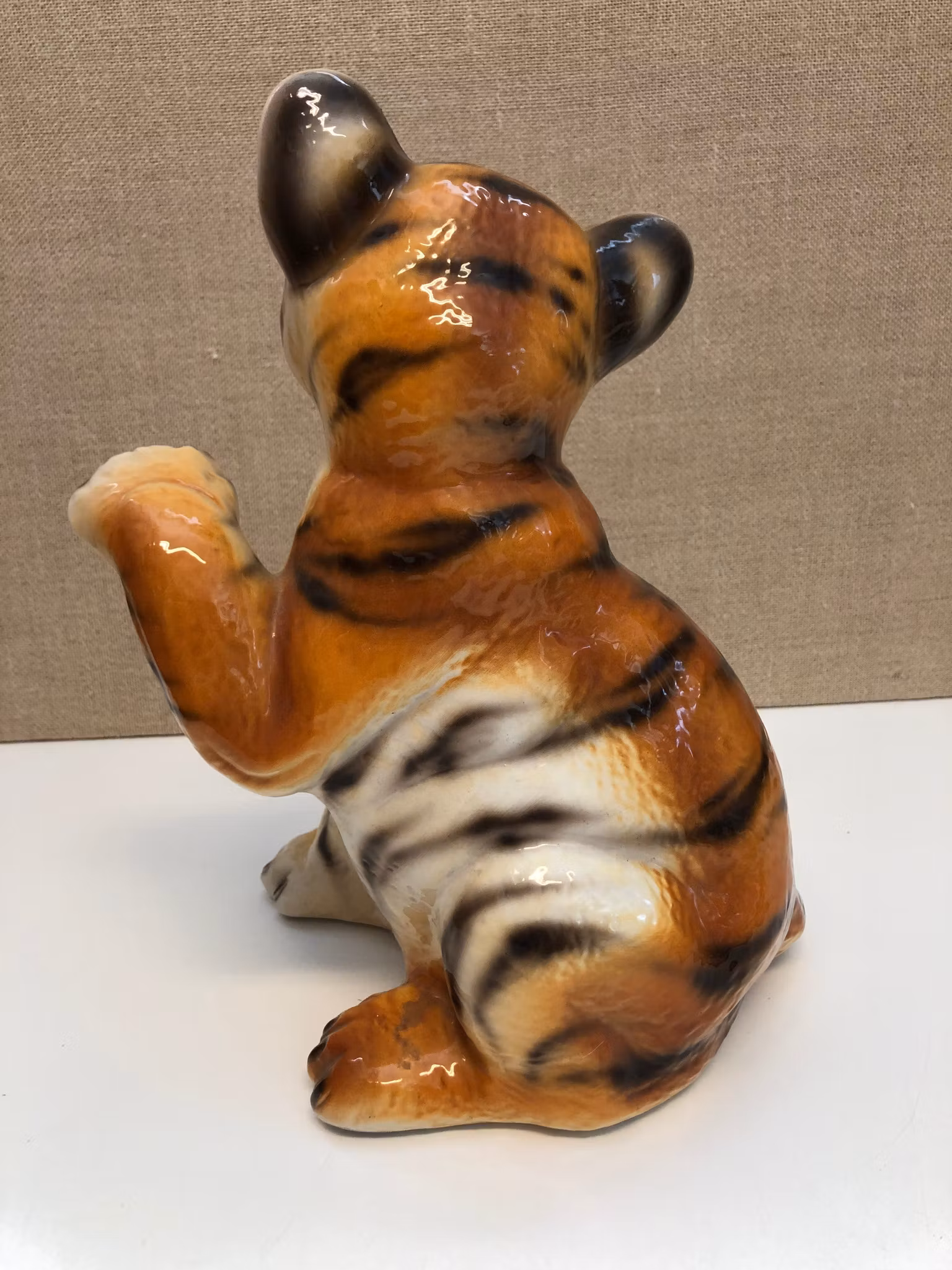 FIGURIN, porslin,"tigerunge", 1900-talets andra hälft.