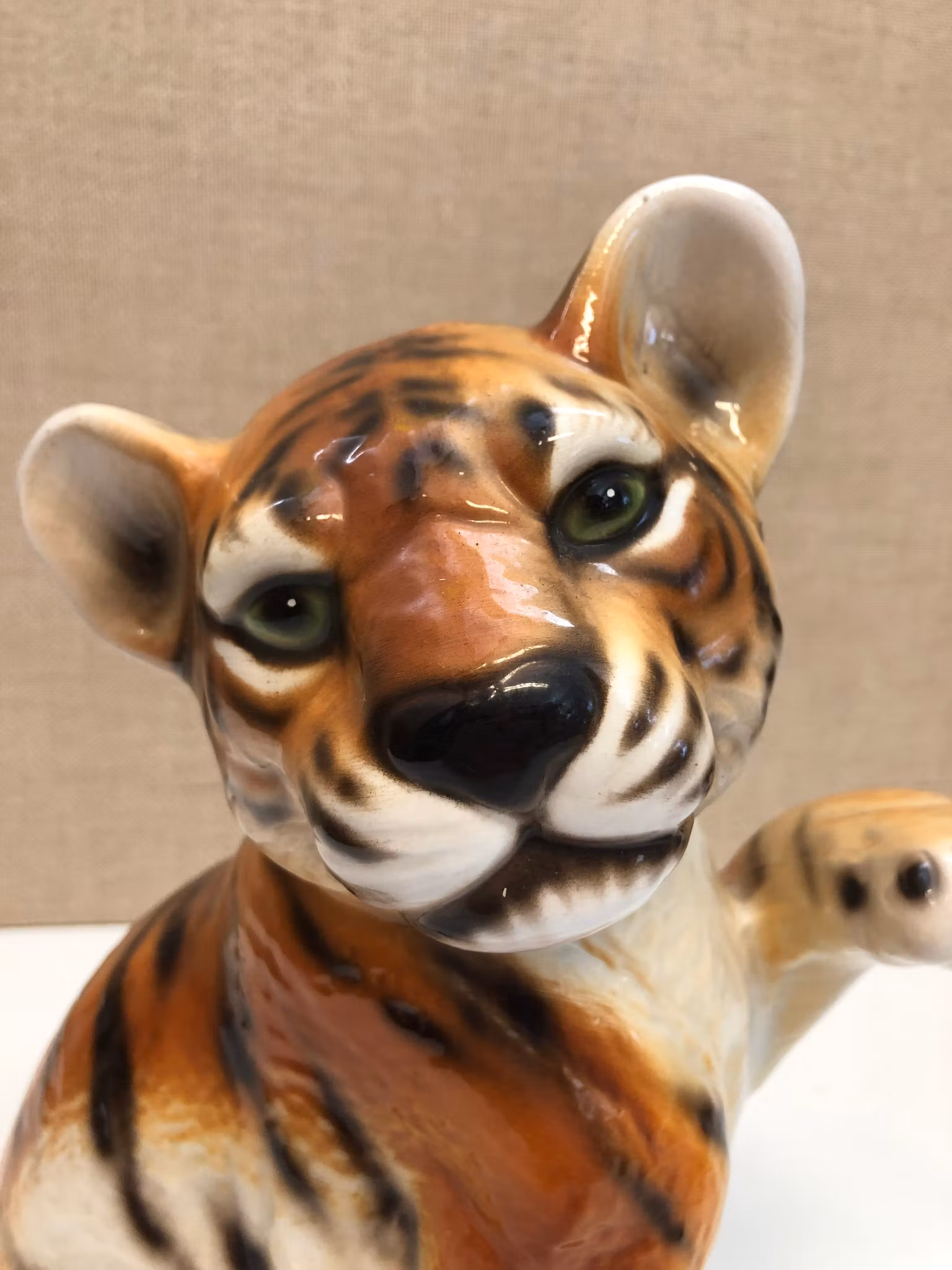 FIGURIN, porslin,"tigerunge", 1900-talets andra hälft.