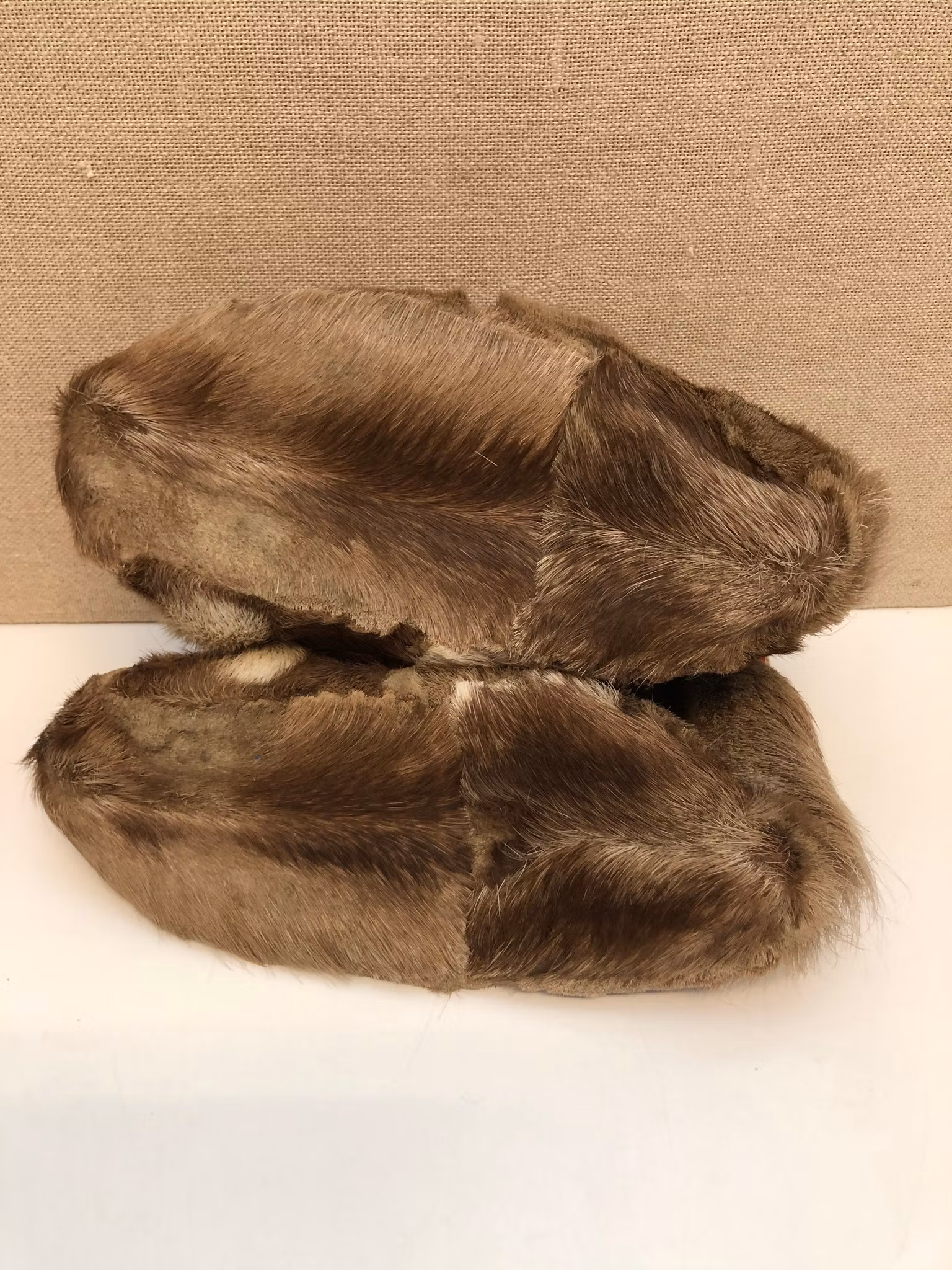 NÄBBSKOR, ett par, renskinn/textil, sameslöjd, 1900-talets andra hälft.