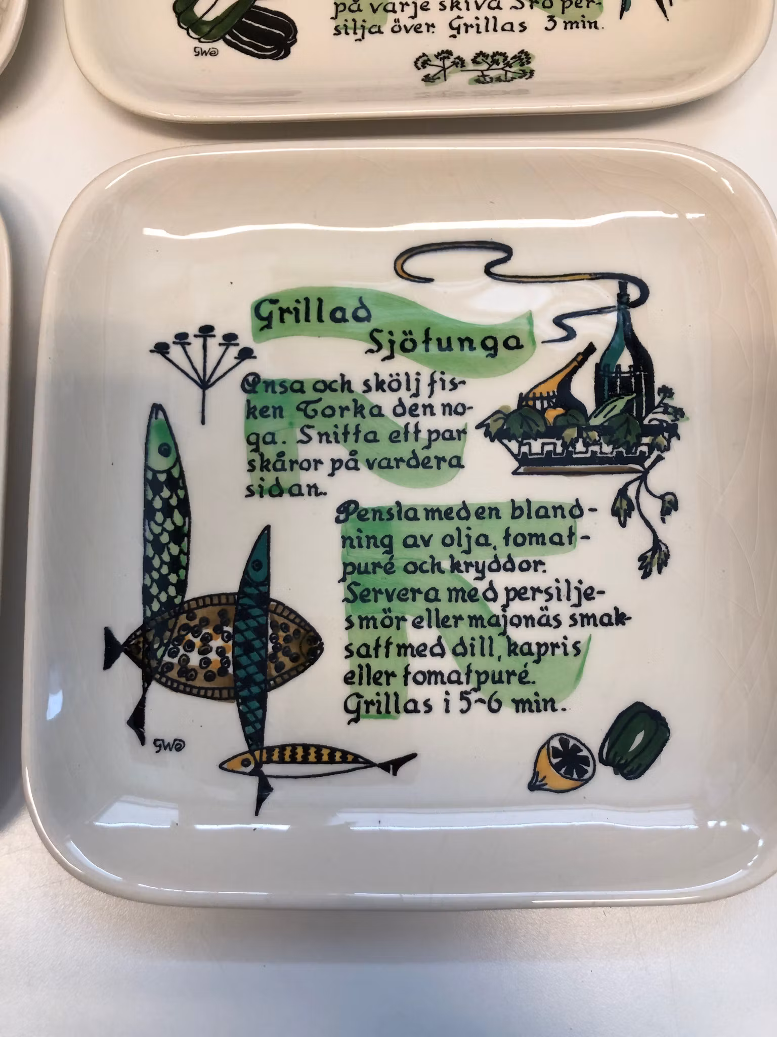 GUNNILA WIDE. Tallrikar 6 st. porslin, "Grillat", Deco Hälsingborg, Sweden.