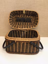 BASKET/BAG WITH HANDLE, rattan/brass, first half of the 20th century.