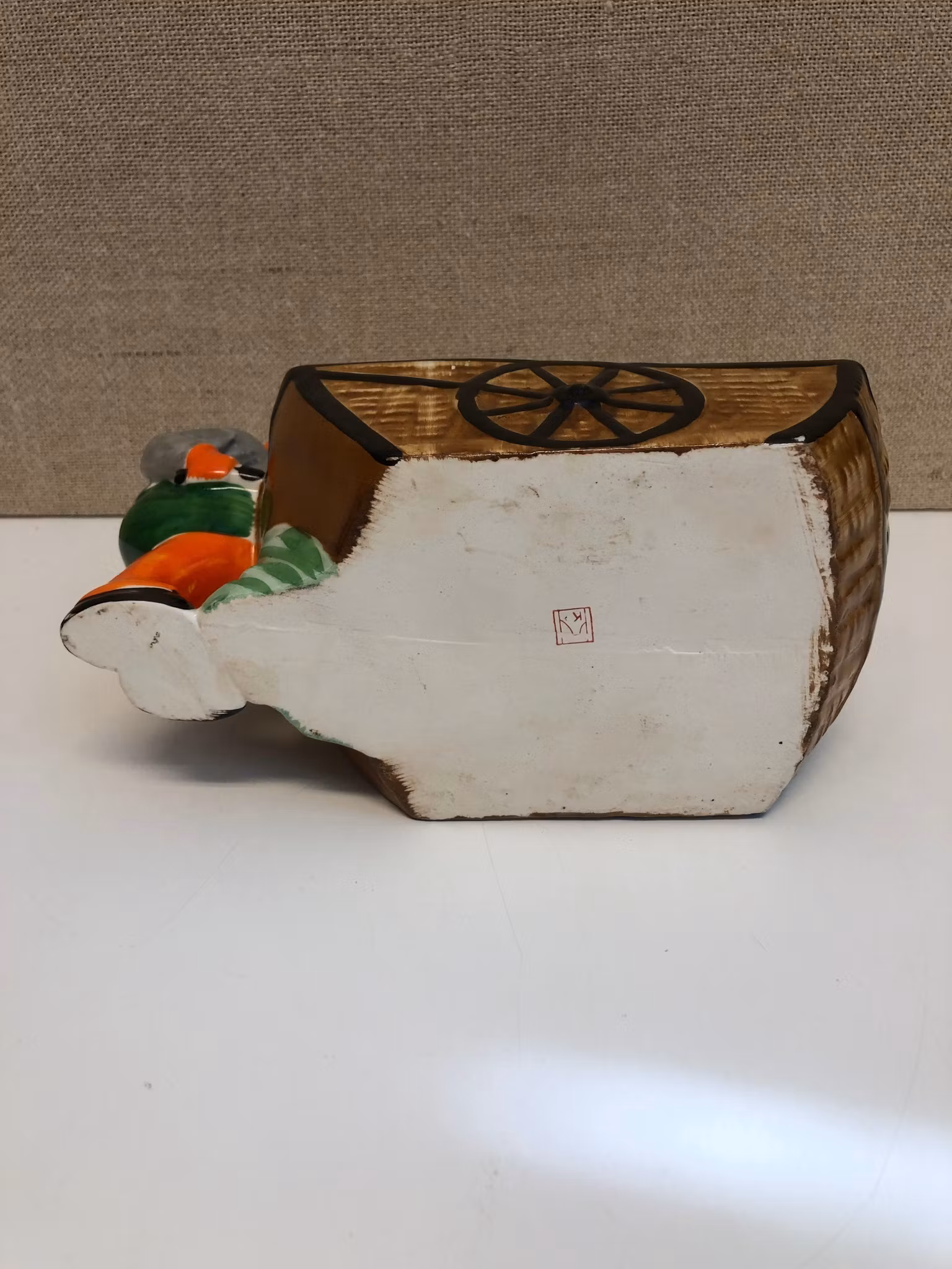 TOMTE MED KÄRRA, porslin, 1900-talets mitt.