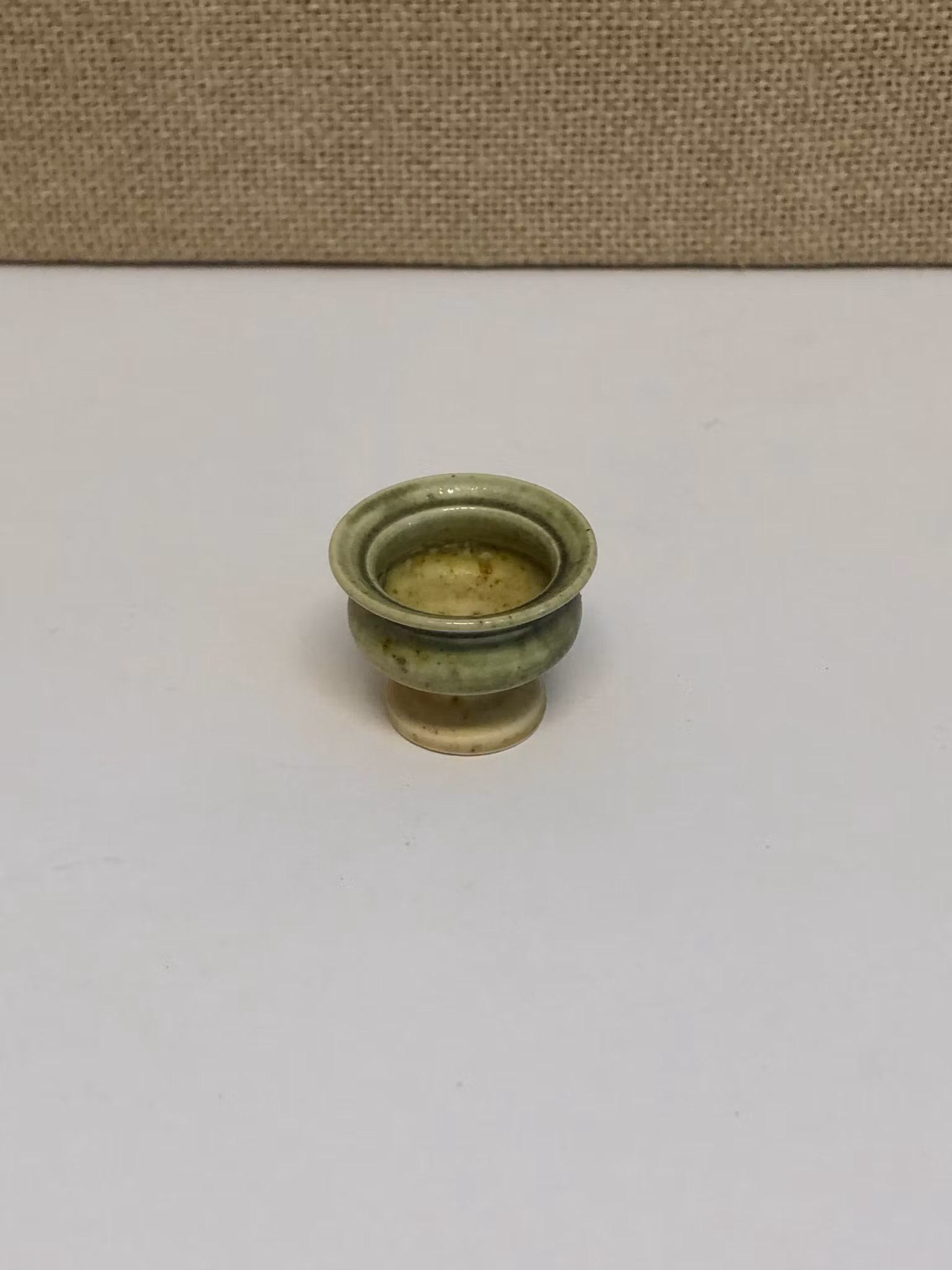 ELISABETH SVENSSON. Miniatyrskål, keramik, signerad.