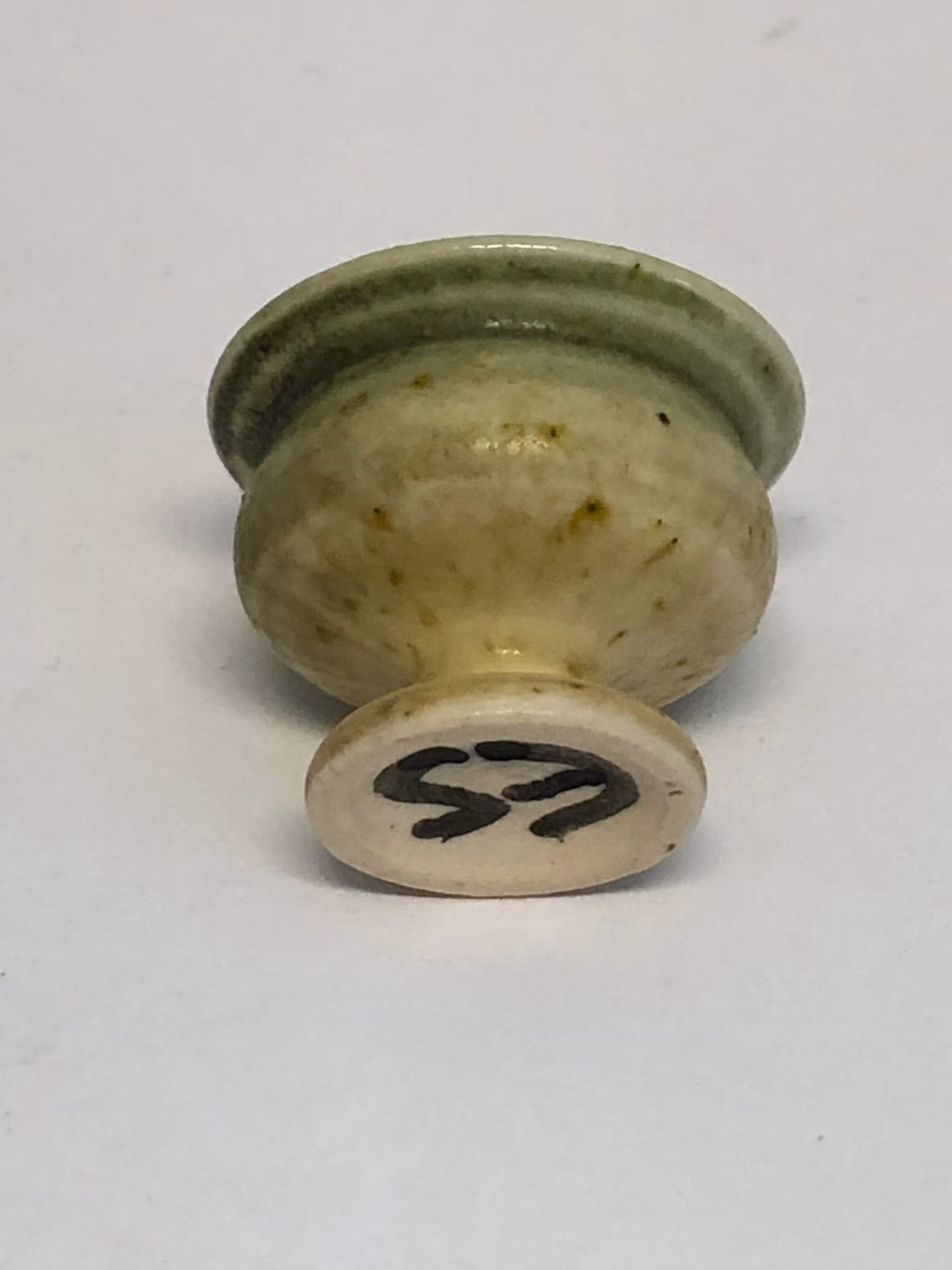 ELISABETH SVENSSON. Miniatyrskål, keramik, signerad.