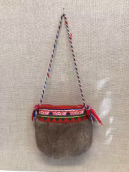 VÄSKA, renskinn/textil, Samisk.