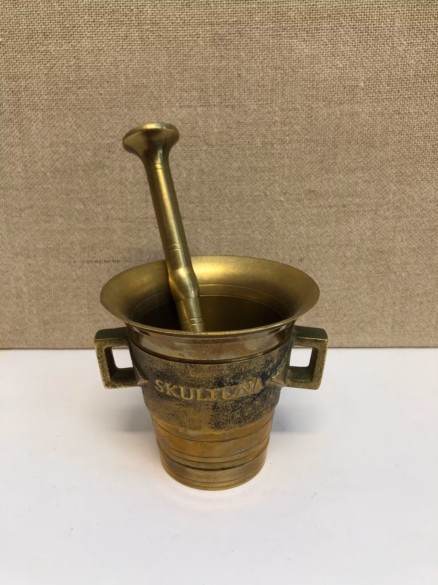 MORTEL MED STÖT, mässing, No. 4, Skultuna, 1900-talets andra hälft.
