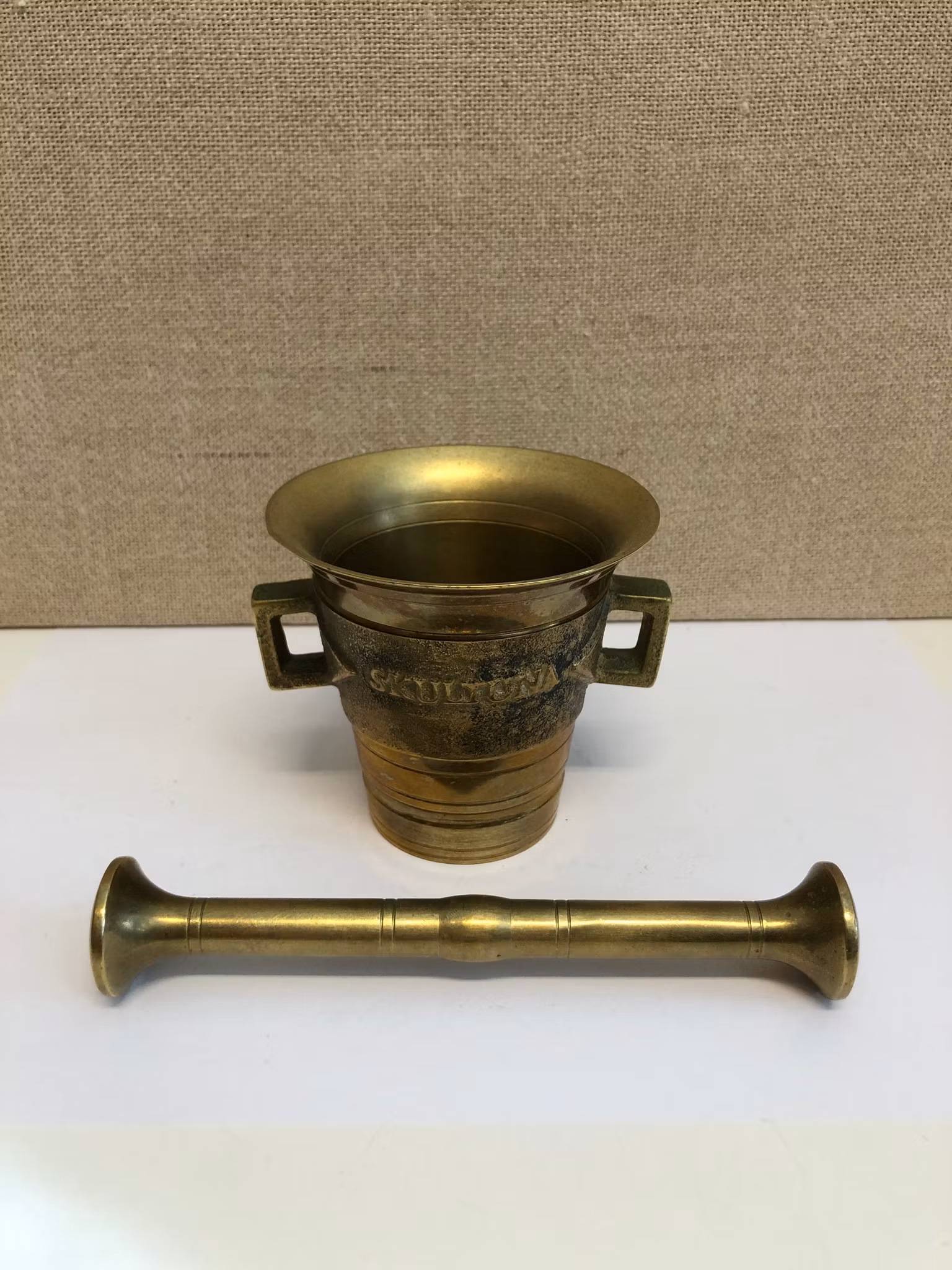 MORTEL MED STÖT, mässing, No. 4, Skultuna, 1900-talets andra hälft.