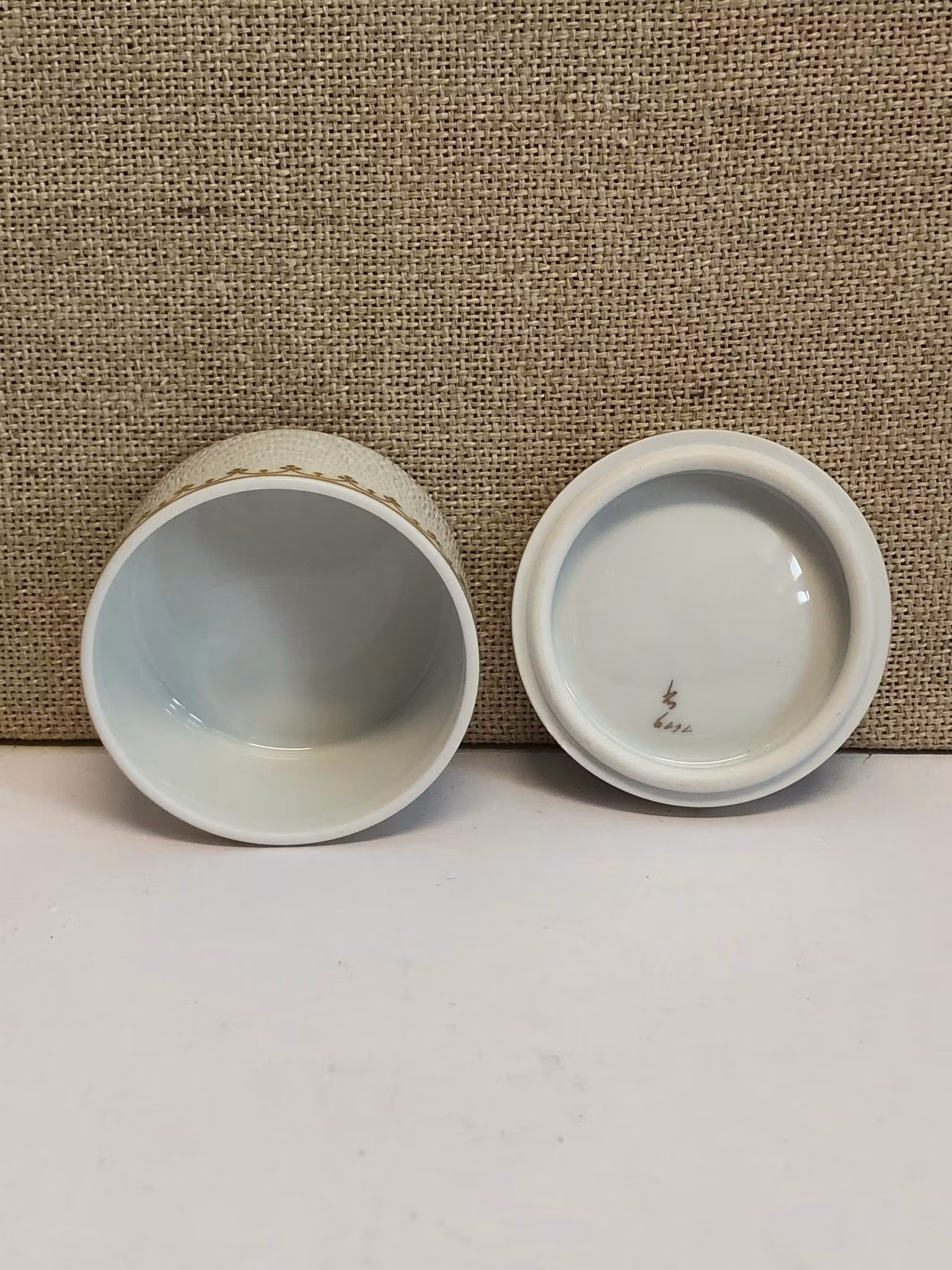 BJÖRN WIINBLAD. Ask, porslin, Studio Line, Rosenthal, Germany.