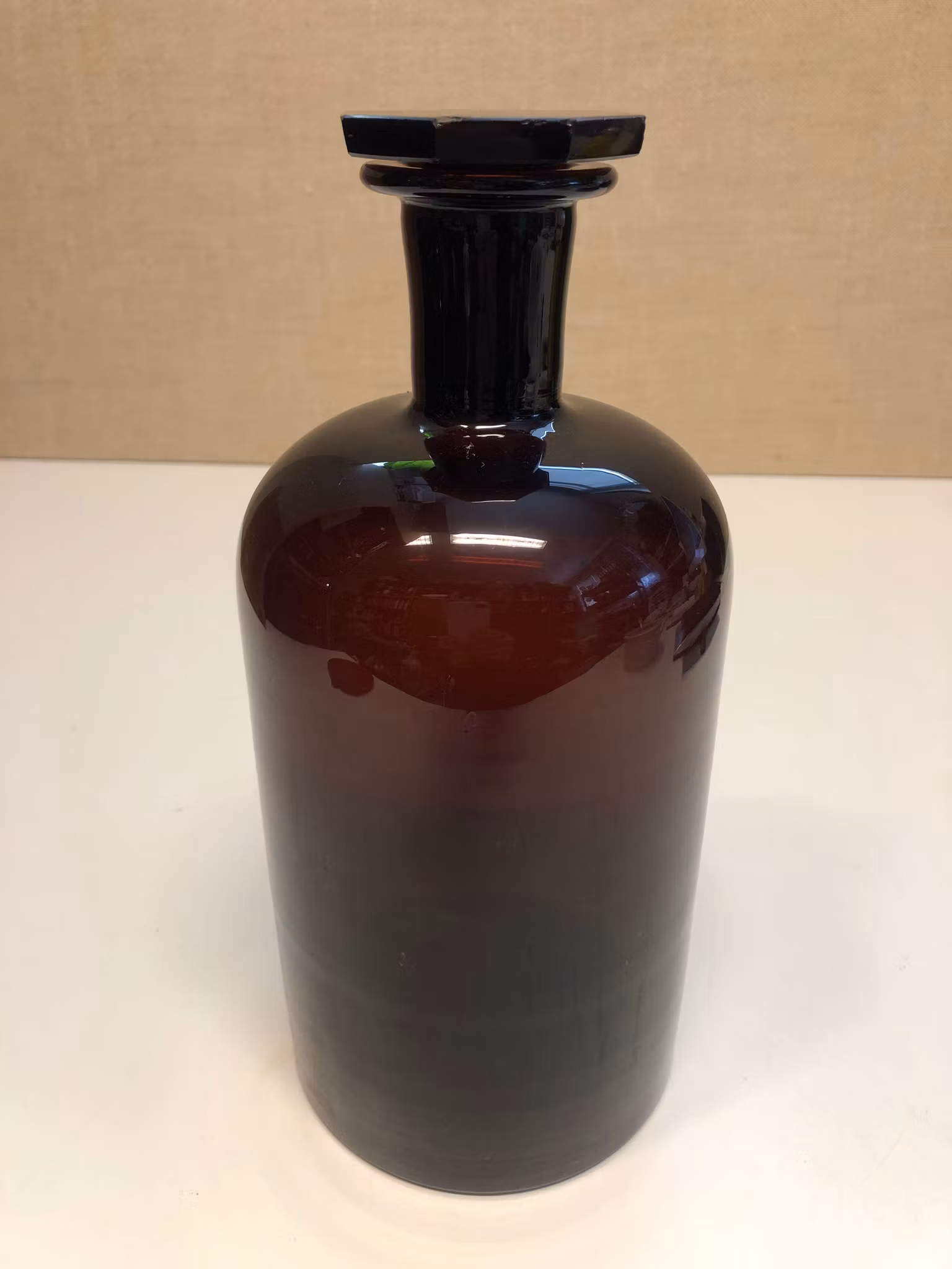 MEDECINFLASKA, glas, 1900-talets första hälft.