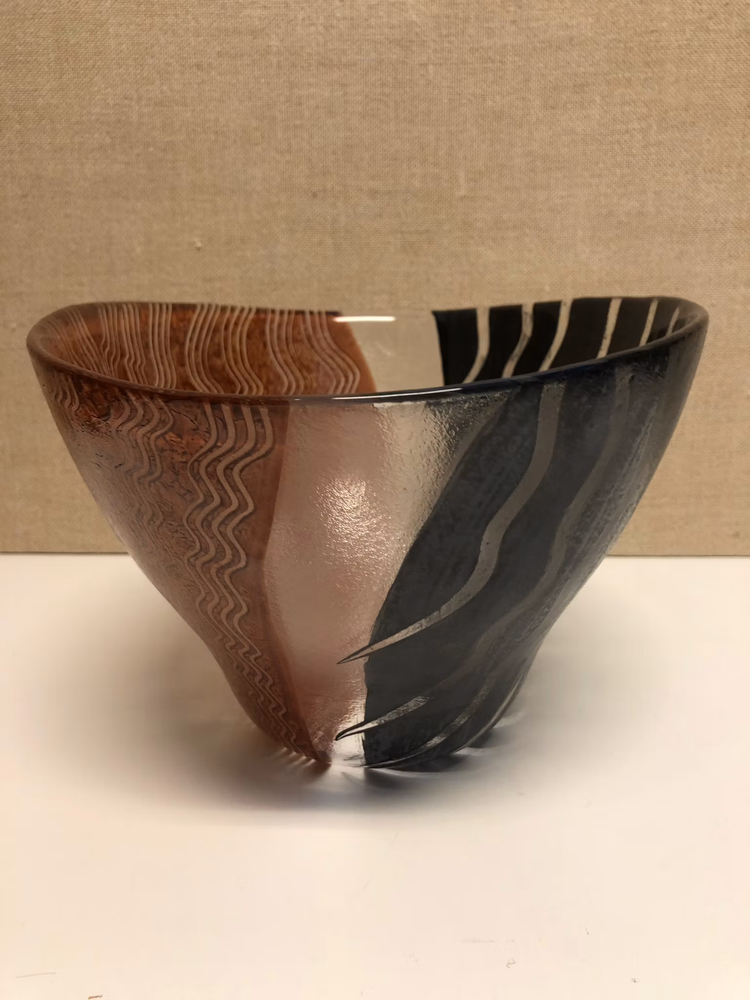 MONICA BACKSTRÖM. Skål, handmålat glas,"Tonga",  signerad, Kosta Boda.
