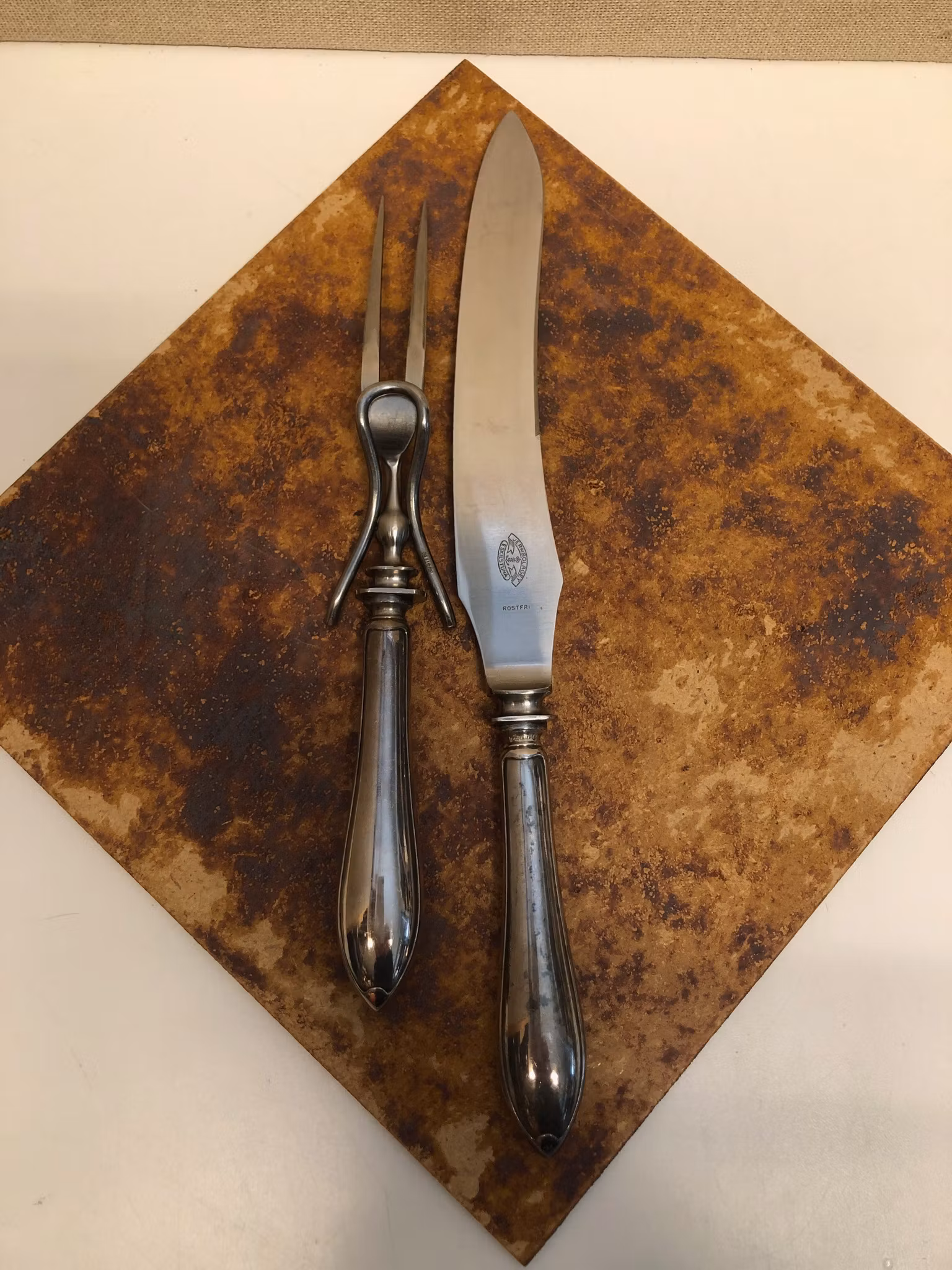 TRANCHERBESTICK 2 delar, nysilver, "Svenska modellen", C.G. Hallberg, 1900-talets första hälft.