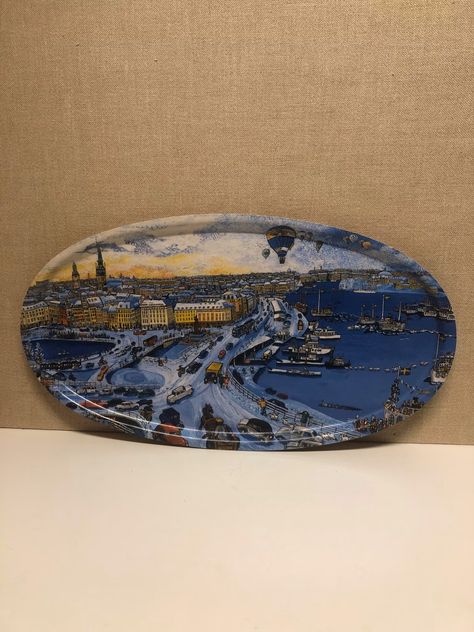 BENGT ELDE. Stor Bricka, Formpressad björkträ, "Stockholms motiv", 19/2000-talet.